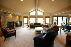 10 Tan Oak Home with BBQ on the Deck